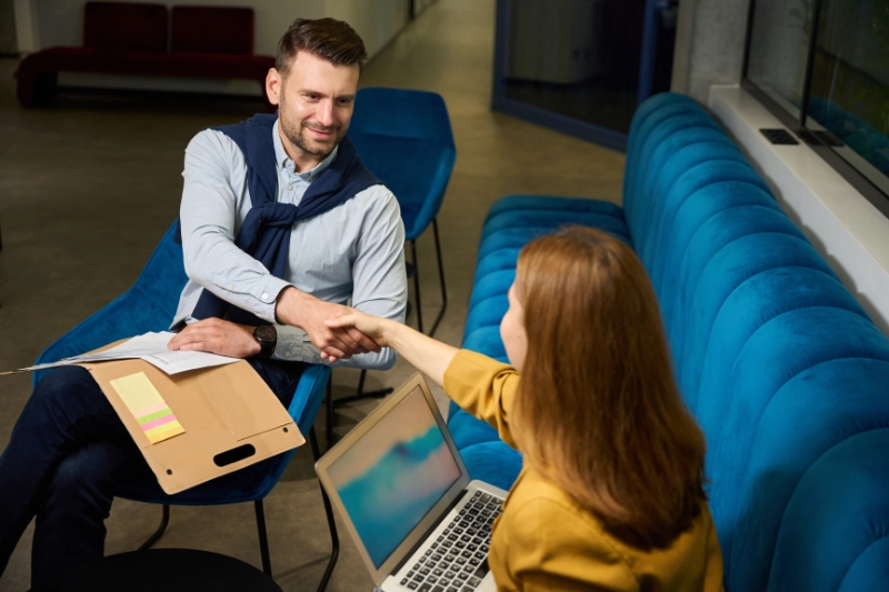 Werde zum Arbeitgeber Nr. 1. Mit Benefits, die Bewerber und Mitarbeiter begeistern.
